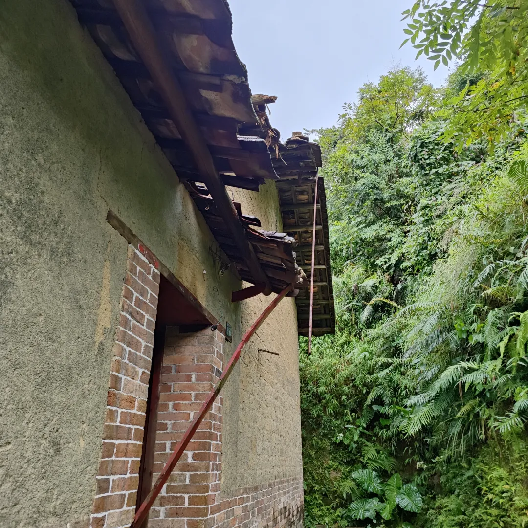 Missing corner of the roof
