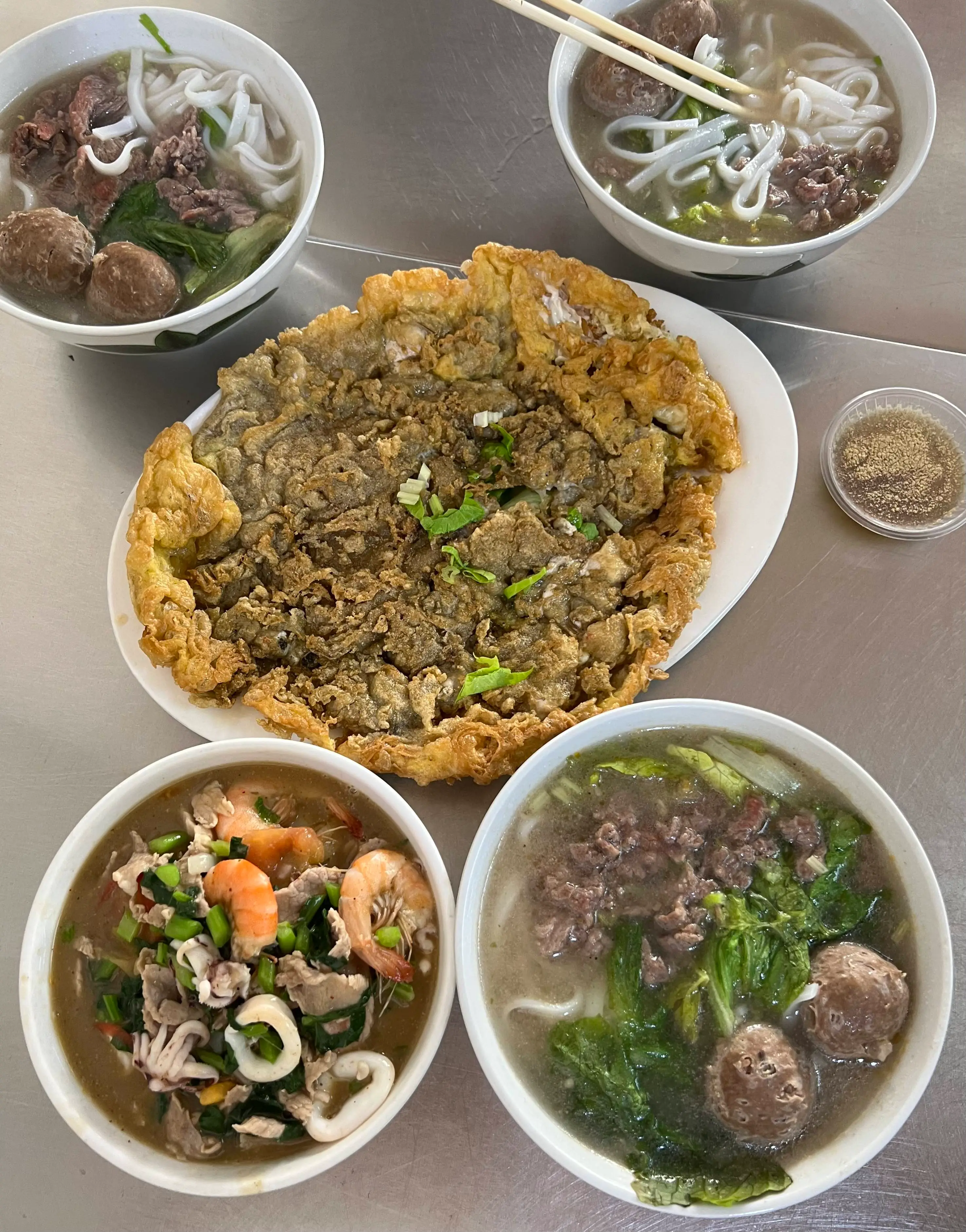 Oyster omelet and rice noodles