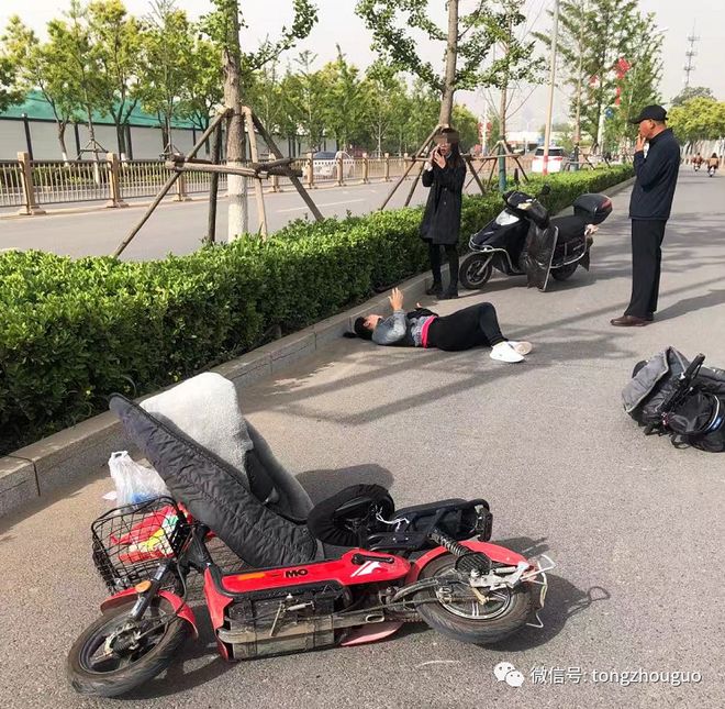 A graphic roadside accident scene A graphic roadside accident scene